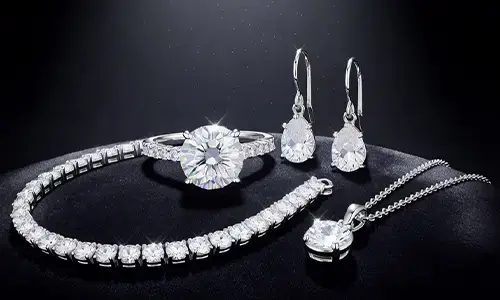Diamantschmuck mit Ring, Armband, Ohrringen und Anhänger zur professionellen Wertermittlung